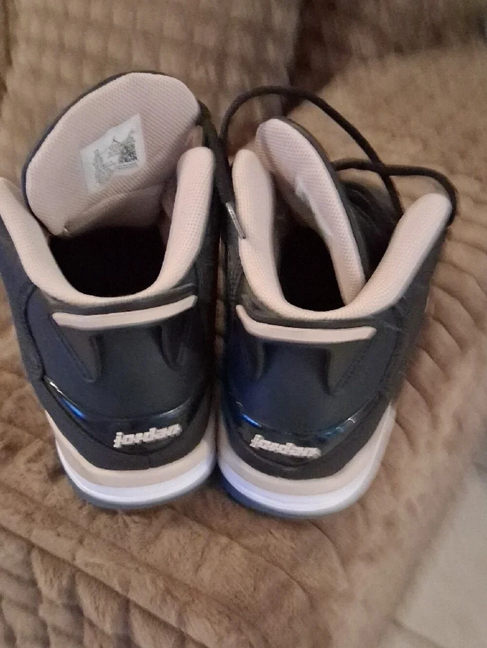 Jordan Men's Black and Cream Low-Top Basketball Shoes